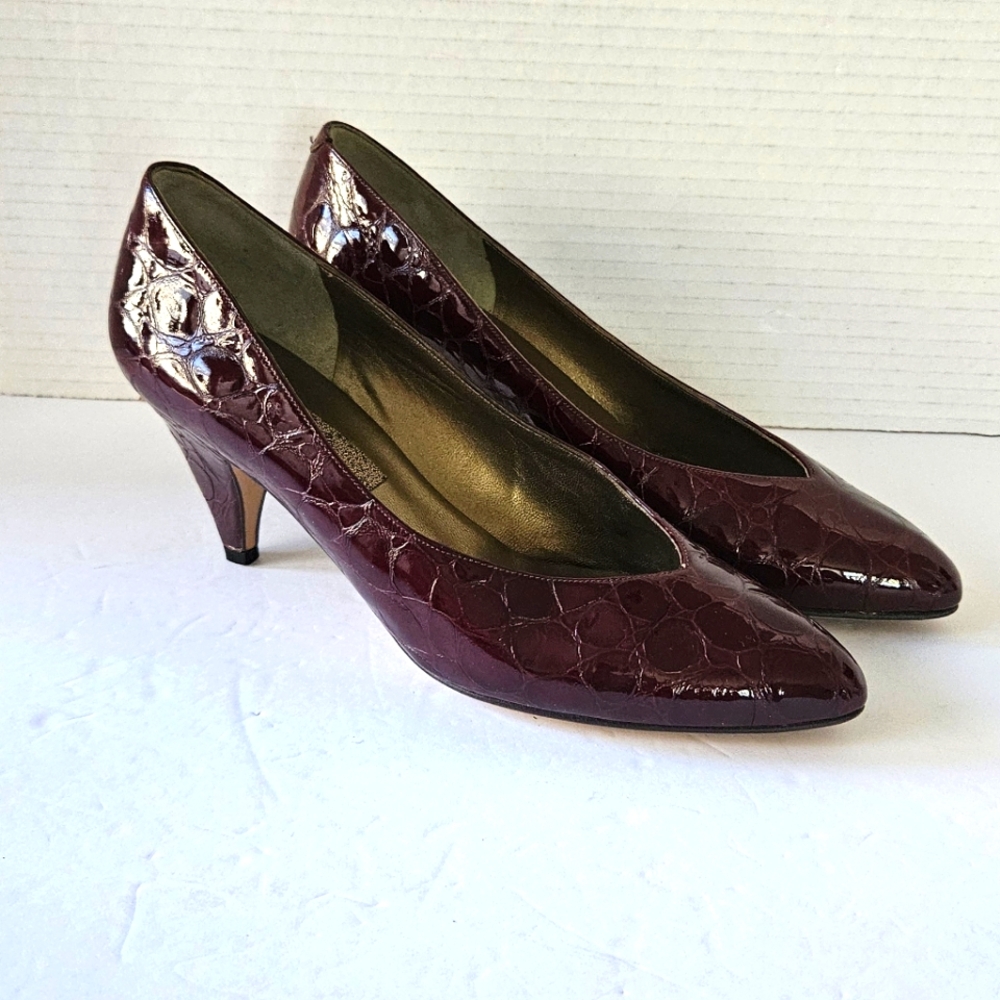 Almafi burgundy leather vintage pumps size 7.5‎